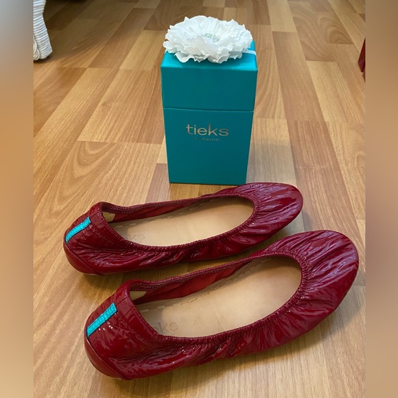 Tieks by Gavrieli- Ruby Red Patent size 8 - Picture 1 of 7